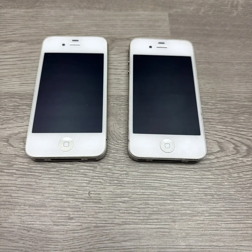 Apple iPhone‎ 4S Model A1387 White Untested FOR PARTS OR REPAIR Lot Of Two